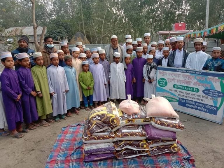 ডিমলায় অগ্নিকান্ডে ক্ষতিগ্রস্ত হাফেজিয়া মাদ্রাসা ও এতিমখানায় খাদ্য সহায়তা প্রদান