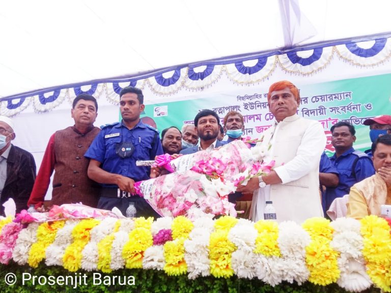 সদ্য বিদায়ী চেয়ারম্যান খাইরুল আলম চৌধুরী’কে বিদায়ী সংবর্ধনা, স্বাস্থ্যবিধি মেনে ছোট পরিসরে