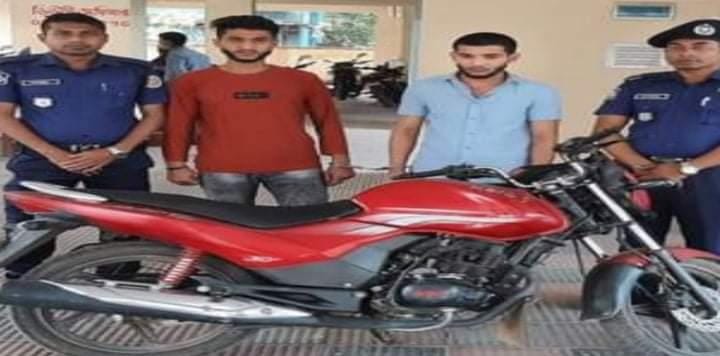 লালমোহনে মটর সাইকেল চোর চক্রের ২ সদস্য আটক, মটরসাইকেল উদ্ধার