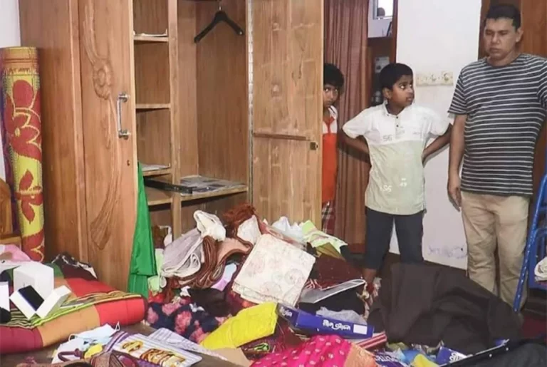 মাদারীপুরে বাড়ির শিশুদের অস্ত্রের মুখে জিম্মি করে মাদারীপুরে ডাকাতি