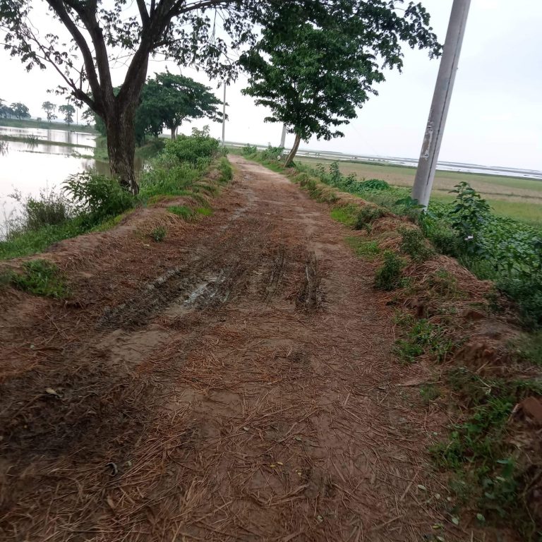 ভাটেরা বেরকুড়ি ভায়া ভূকশিমইল রাস্তার বেহাল দশা,কাজ ফেলে রেখে ঠিকাদারি প্রতিষ্টান পলাতক