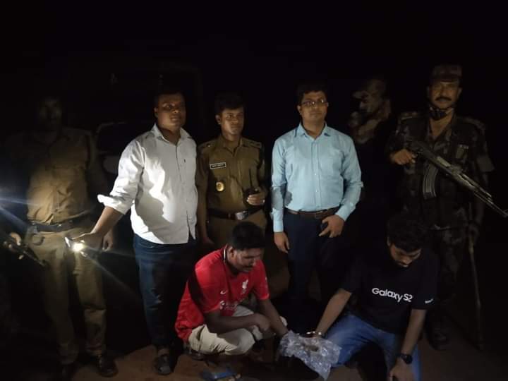 বুড়িচং মাদক সেবনকালে ফেন্সিডিল সহ আটক দুই যুবক