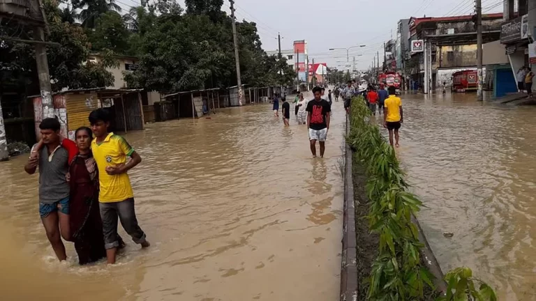 মৌলভীবাজারে পানি নামছে, বাড়ছে রোগব্যাধি