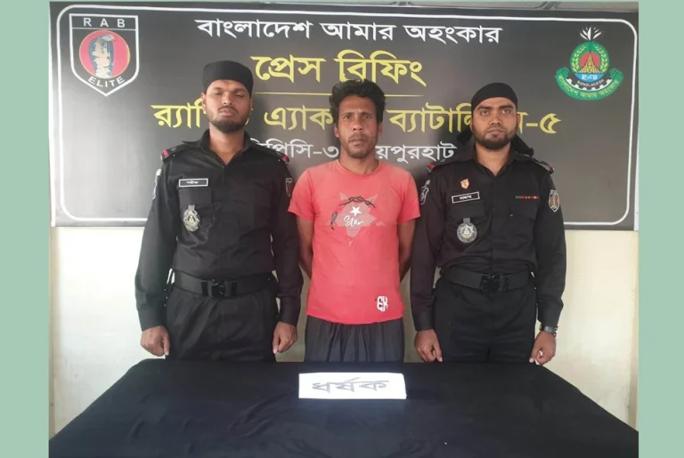 দুই সন্তানকে তালাবদ্ধ করে মাকে ধর্ষনের অভিযোগ