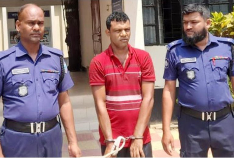 বগুড়ায় হামলা চালিয়ে আসামি ছিনতাই, পরে গ্রেফতার