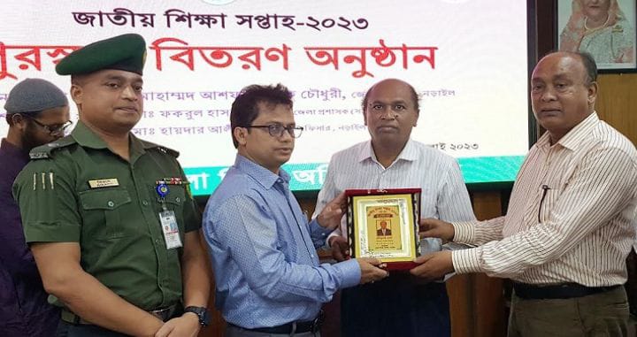 নড়াইলে জাতীয় শিক্ষা সপ্তাহ উপলক্ষে জেলা পর্যায়ে পুরষ্কার বিতরণ
