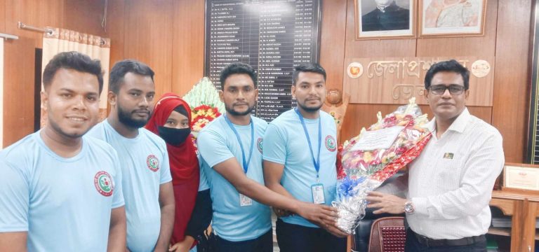 অসহায় নারী পুরুষ ও শিশু কল্যাণ ফাউন্ডেশন ভোলা জেলা শাখার পক্ষ থেকে নবাগত জেলা প্রশাসক কে ফুলের শুভেচ্ছা প্রদান।