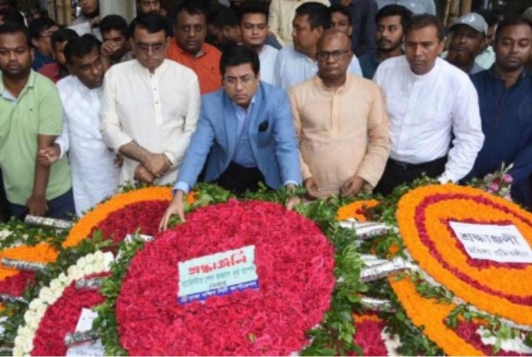 বঙ্গমাতার সমাধিতে মেয়র ব্যারিস্টার শেখ তাপসের শ্রদ্ধা
