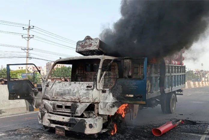 204612_bangladesh_pratidin_fire