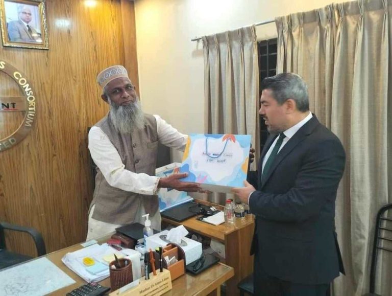 নাইক্ষংছড়ির ঘুমধুমে রেডিয়েন্ট ফার্মাসিউটিক্যালস কোম্পানির অঙ্গ প্রতিষ্ঠান পরিদর্শন করেন তুরস্কের রাষ্ট্রদূত রামিজ শান।