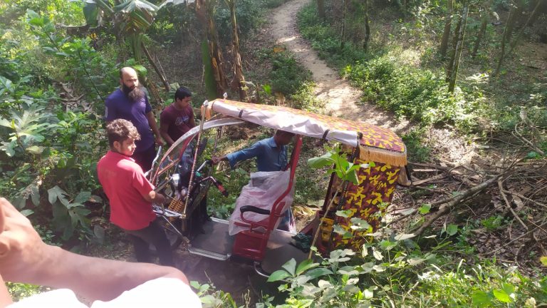 ছোট বাচ্চাদের হাতে ব্যাটারি চালিত গাড়ি হওয়ায় প্রতিনিয়ত বাড়ছে নাইক্ষ্যংছড়িতে সড়ক দুর্ঘটনা।