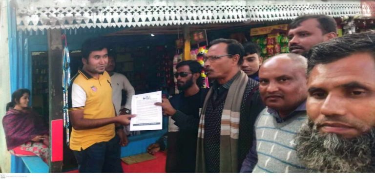 ডামি নির্বাচন বর্জনের আহ্বান জানিয়ে দুমকিতে বিএনপির লিফলেট বিতরণ