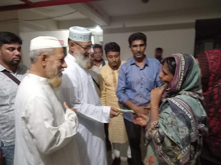 আশাশুনি মোটরসাইকেল দুর্ঘটনায় আহত সাংবাদিক বাহবুলের পরিবারকে জামায়াতের আর্থিক সহায়তা প্রদান