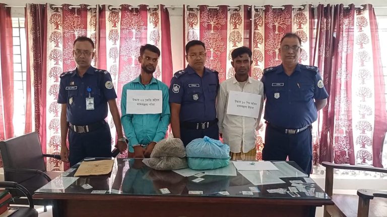 আমতলীতে ২ কেজি গাঁজা ১০ পিচ ইয়াবা সহ আটক – ২