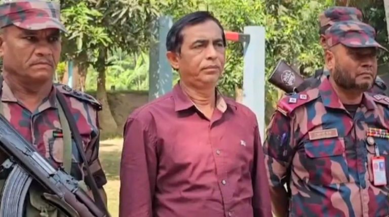 ভারতে পালানোর সময় গাজিপুরের সাবেক মেয়র বিজিবির হাতে গ্রেফতার