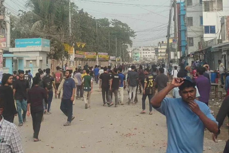 কুয়েটে দফায় দফায় সংঘর্ষে আহত ৫০