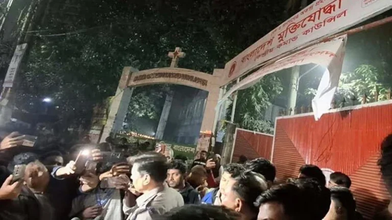 মগবাজার ফ্লাইওভার থেকে বোমা নিক্ষেপ, নিহত ১