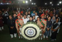 নরসিংদীতে শহীদ মিনারে প্রথম প্রহরে ভাষা শহীদদের প্রতি শ্রদ্ধা