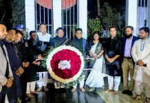 একুশের প্রথম প্রহরে শহীদ মিনারে রায়পুরা উপজেলা প্রশাসনের পুষ্পস্তবক অর্পণ