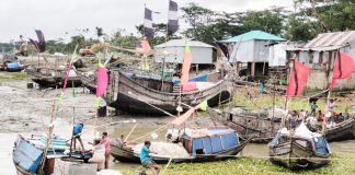 দুই মাস মাছ ধরায় নিষেধাজ্ঞা : ভোলার লালমোহনে প্রায় ২৭ হাজার জেলে কর্মহীন