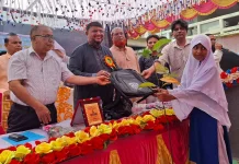 জয়পুরহাটে শিক্ষার্থীদের মাঝে শিক্ষা উপকরণ ও বৃক্ষের চারা বিতরণ