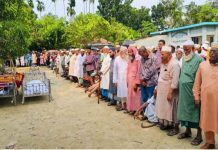 নড়াইলপ স্ত্রীর মৃত্যুর সাড়ে ৩ ঘণ্টা পর নামাজরত অবস্থায় প্রাণ গেল স্বামীর