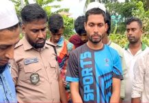 দেড় ঘণ্টা প্যারোলে মুক্তি পেয়ে মায়ের জানাজায় শ্রমিক লীগ নেতা