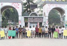 রাবিতে সাংবাদিকদের ওপর ছাত্রদলের হামলা: ইবিতে প্রতিবাদ