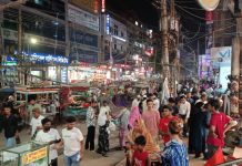 যাত্রাবাড়ীর শহীদ ফারুক রোড অটোরিকশা ও হকারদের দখলে #দৈনিকএকুশেনিউজ